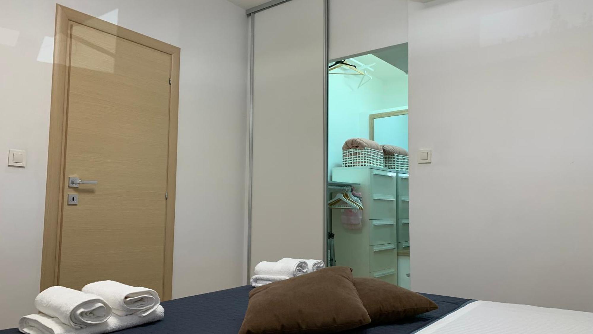 Mm Split Apartment - 5 Min By Car To The Beach & City Center - Free Public Parking Экстерьер фото